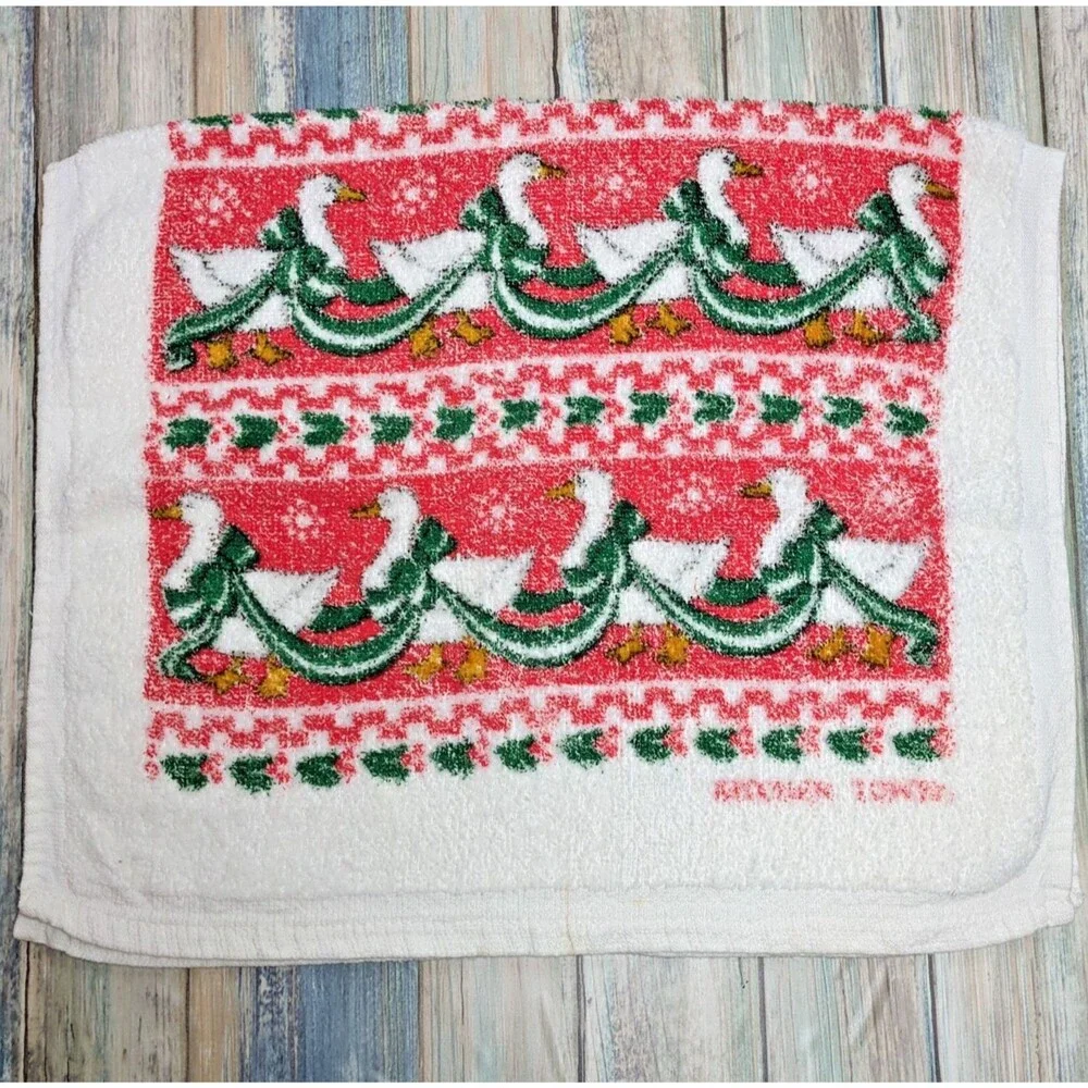 Vintage Christmas Geese Hand Towel 100% Cotton Red Green Holiday 14